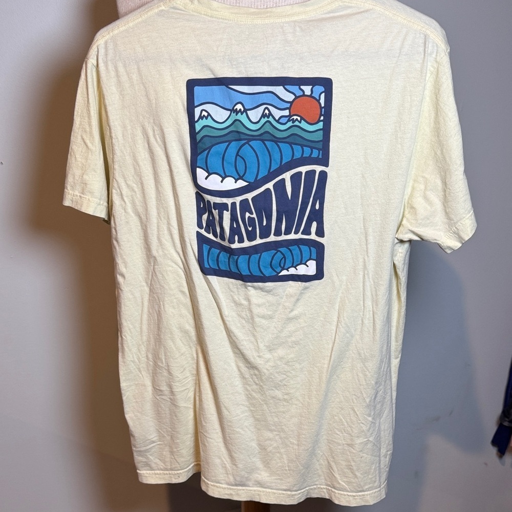 Patagonia women’s slim fit Short Sleeve Tee in Light Cream - Picture 3 of 4